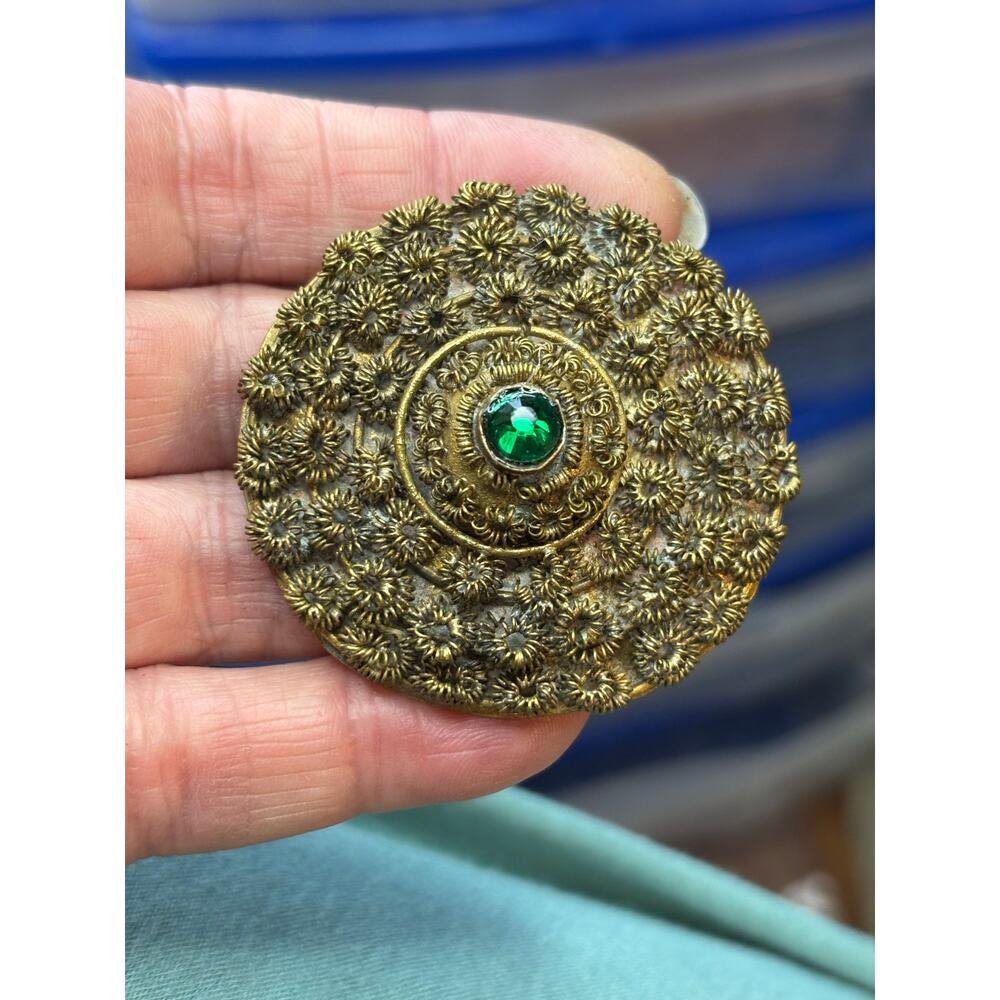 Antique Gold Tone Filigree Brooch Green Rhinestone C Clasp Victorian Pin - Picture 9 of 9